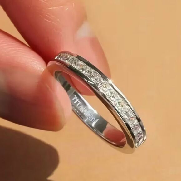 💙 Elegant Silver Swarovski Crystal Eternity Band Ring 💙 - Picture 8 of 9